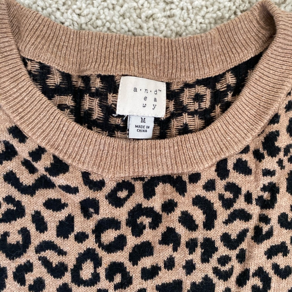 Leopard print pullover sweater size M